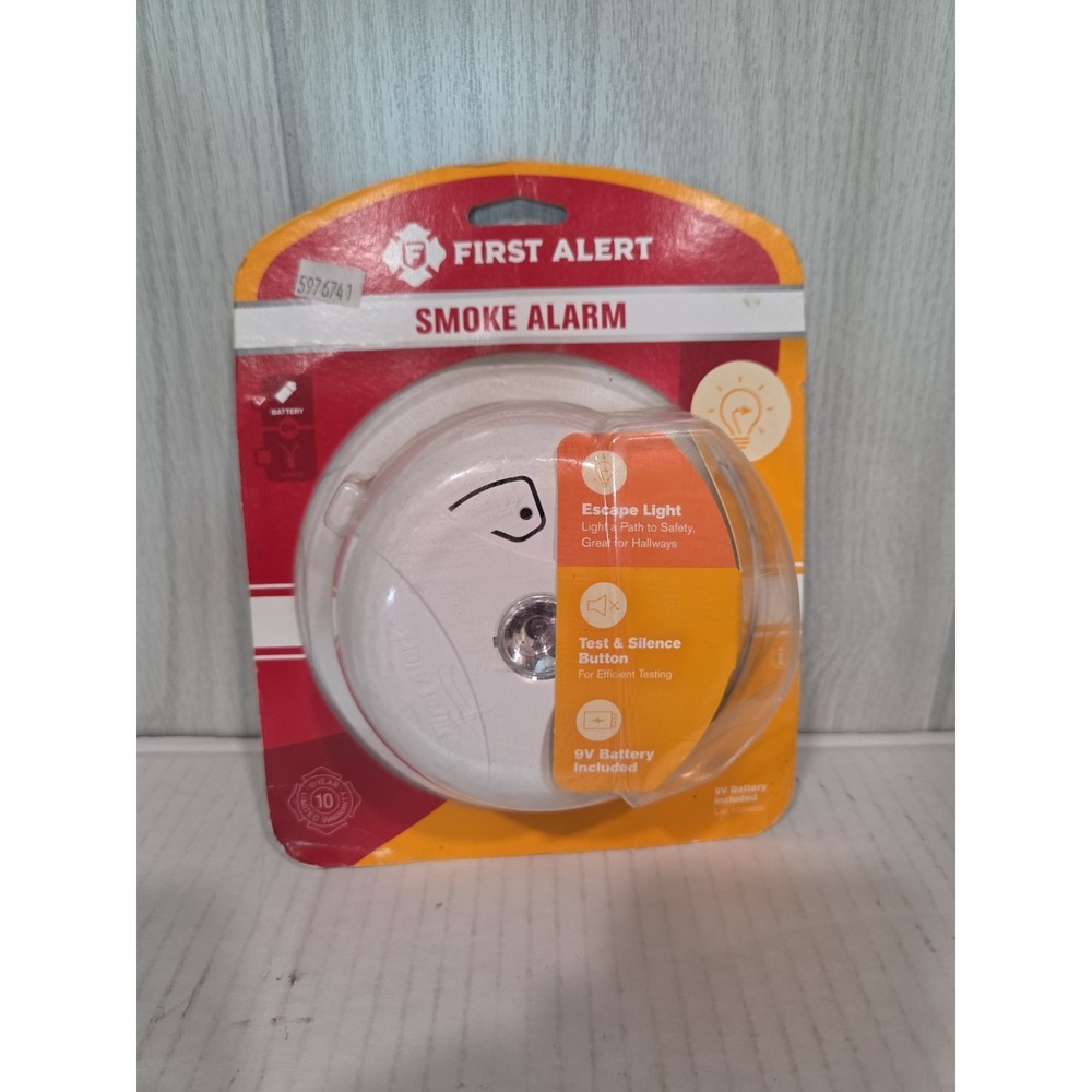 First Alert 1039800 Battery-Powered Ionization Smoke Detector w/ Escape Light